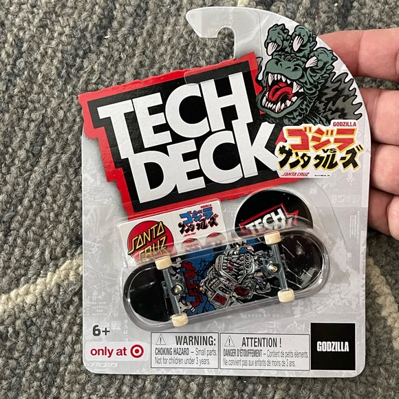 Tech deck Santa Cruz  and Godzilla lot of 2 boards - Picture 4 of 6